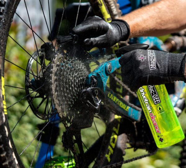 BOTE MUC-OFF LIMPIADOR TRANSMISION 750 ml (BIO DRIVETRAIN CLEANER) - Imagen 3