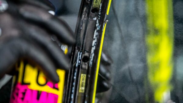 LIMPIADOR PEGAMENTO MUC-OFF 200 ml - Imagen 3